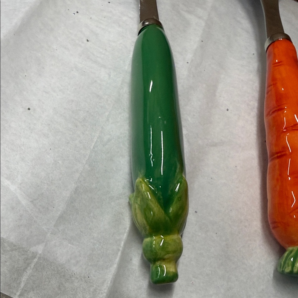 ⭐️Vintage Set of ceramic & stainless steel salad servers vegetable themed handle - Picture 6 of 12